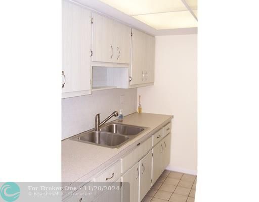 For Sale: $224,900 (1 beds, 1 baths, 576 Square Feet)