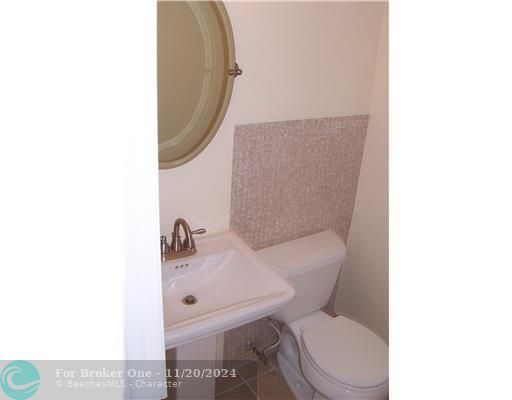 For Sale: $224,900 (1 beds, 1 baths, 576 Square Feet)