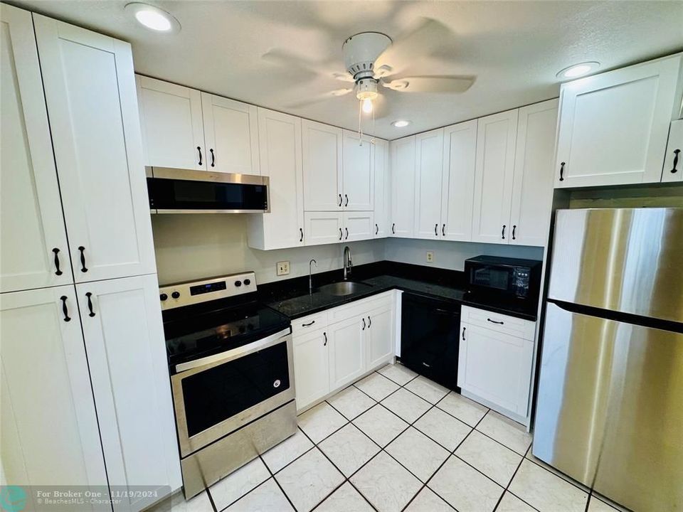 For Rent: $2,200 (2 beds, 2 baths, 1130 Square Feet)