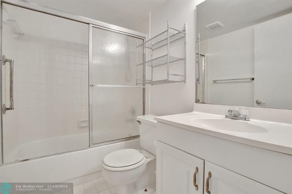 For Rent: $1,800 (2 beds, 1 baths, 953 Square Feet)