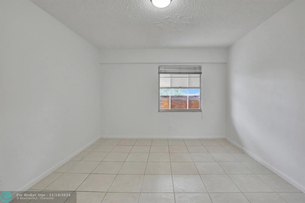 For Rent: $1,800 (2 beds, 1 baths, 953 Square Feet)