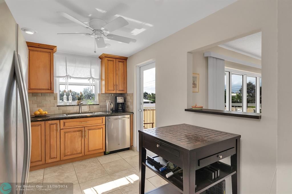 For Sale: $449,000 (2 beds, 2 baths, 1387 Square Feet)