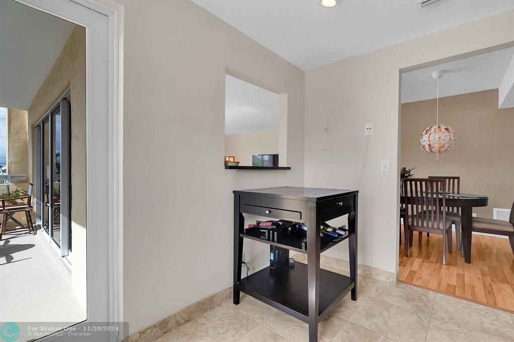 For Sale: $449,000 (2 beds, 2 baths, 1387 Square Feet)