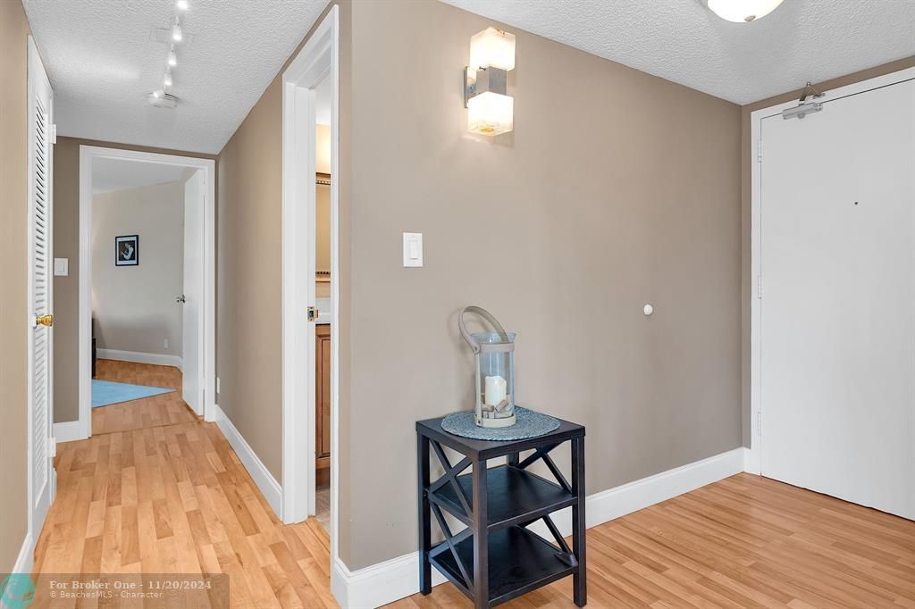 For Sale: $449,000 (2 beds, 2 baths, 1387 Square Feet)