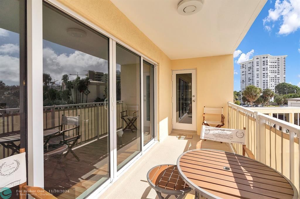 For Sale: $449,000 (2 beds, 2 baths, 1387 Square Feet)