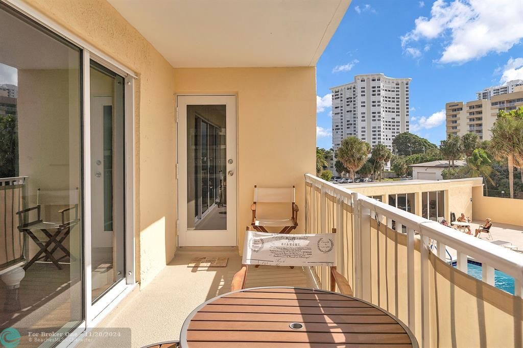 For Sale: $449,000 (2 beds, 2 baths, 1387 Square Feet)