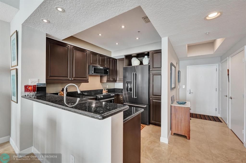 For Sale: $497,000 (1 beds, 2 baths, 890 Square Feet)