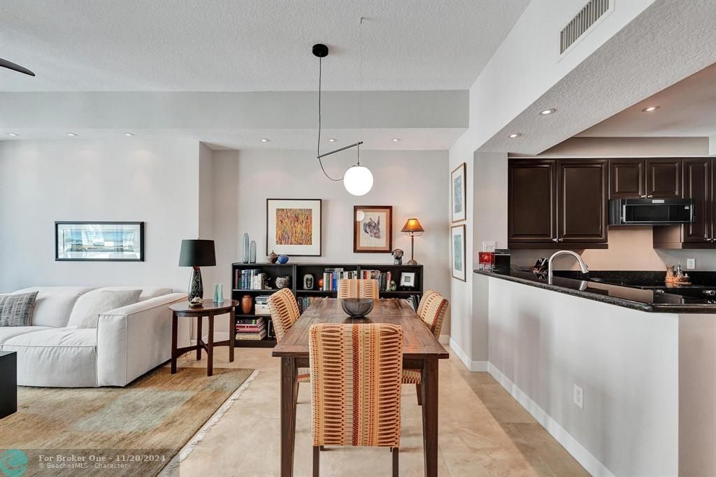 For Sale: $497,000 (1 beds, 2 baths, 890 Square Feet)