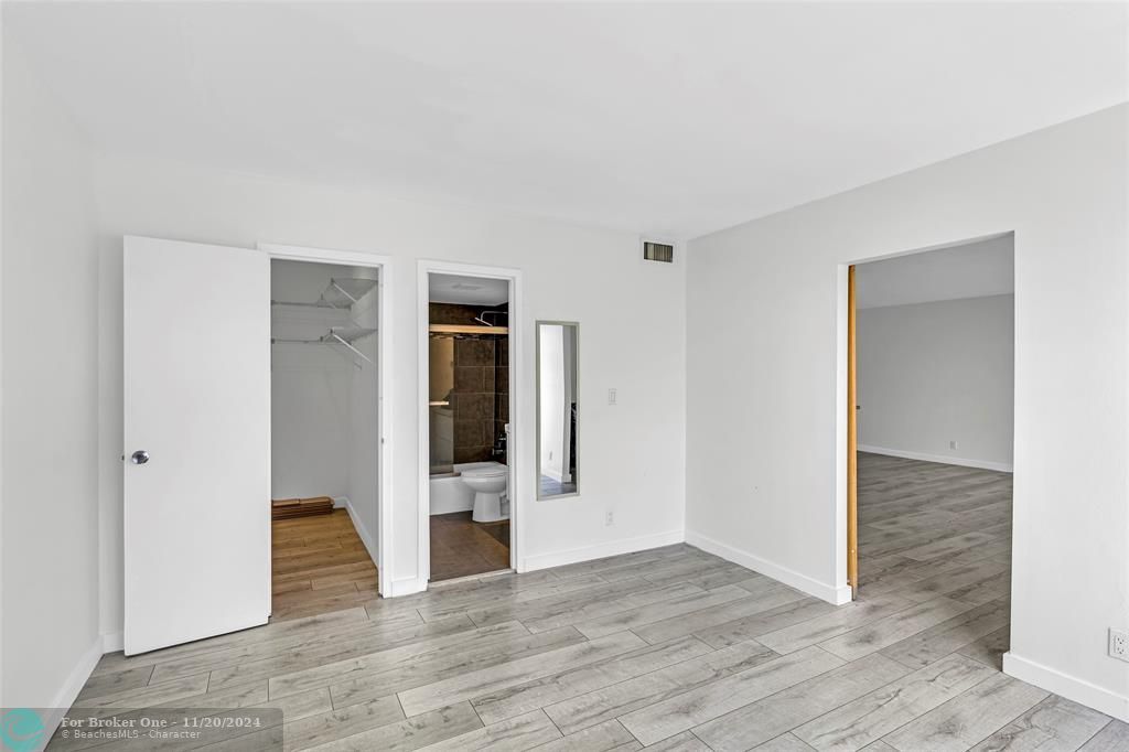 For Sale: $295,000 (1 beds, 1 baths, 800 Square Feet)