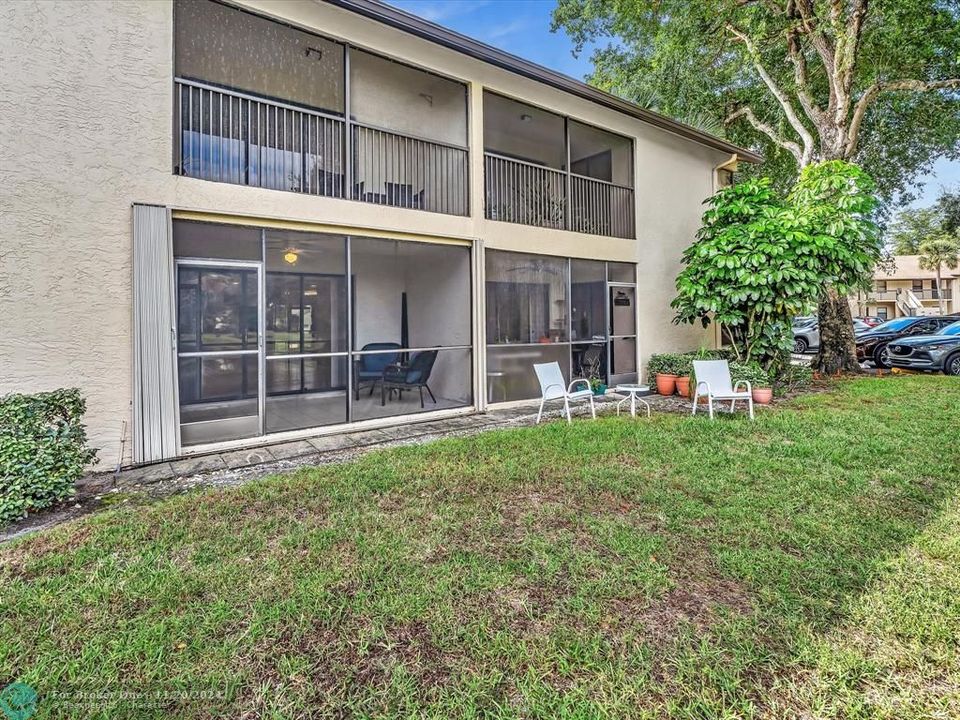 For Sale: $295,000 (2 beds, 2 baths, 1079 Square Feet)