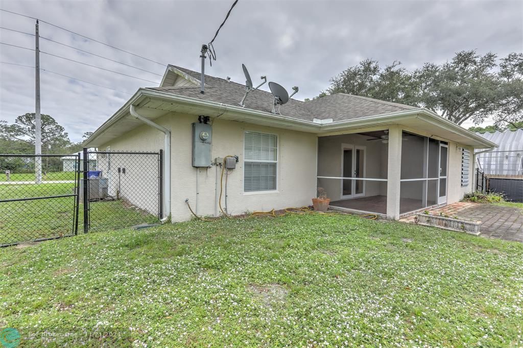 For Sale: $349,990 (3 beds, 2 baths, 1213 Square Feet)