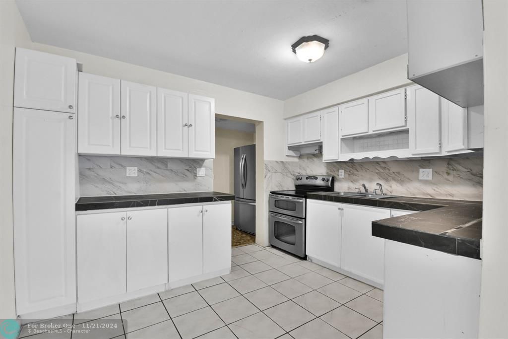 For Sale: $2,200 (2 beds, 1 baths, 1609 Square Feet)