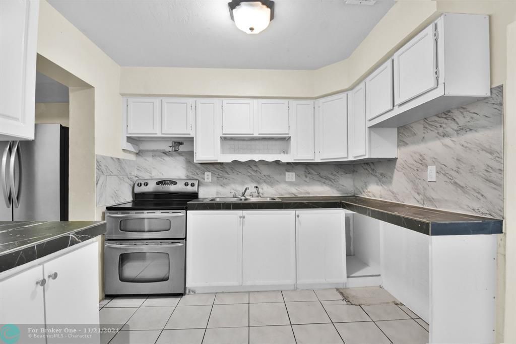 For Sale: $2,200 (2 beds, 1 baths, 1609 Square Feet)