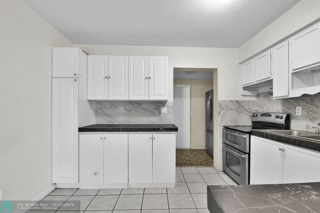 For Sale: $2,200 (2 beds, 1 baths, 1609 Square Feet)