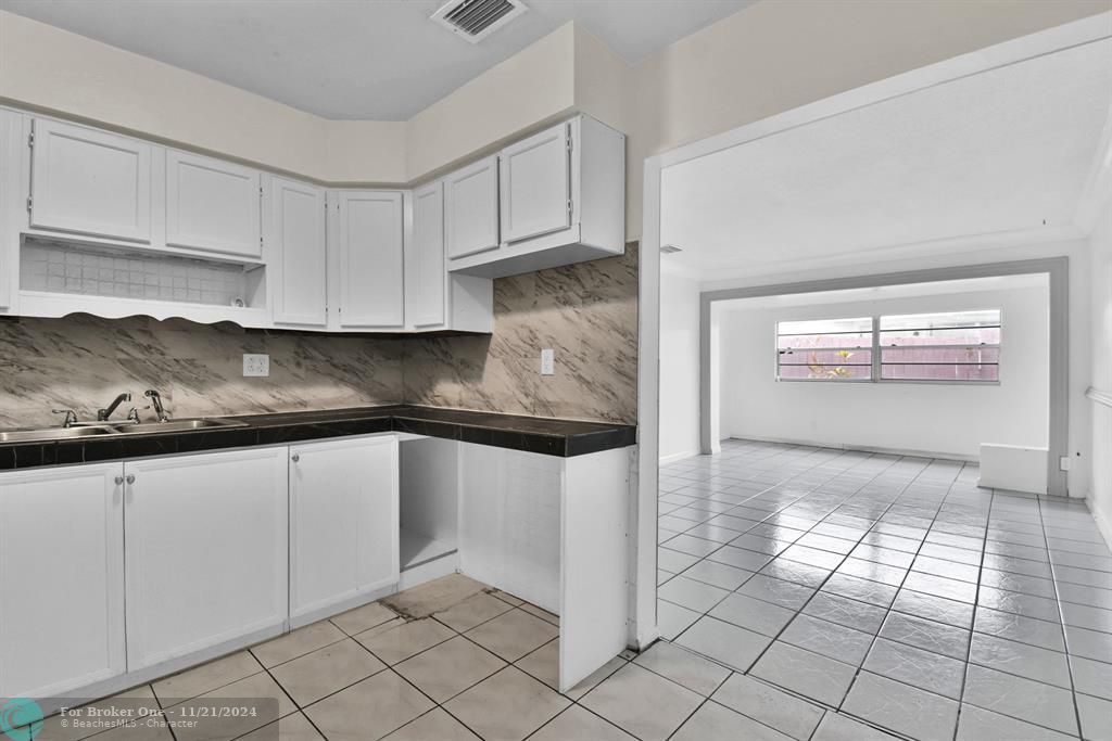 For Sale: $2,200 (2 beds, 1 baths, 1609 Square Feet)