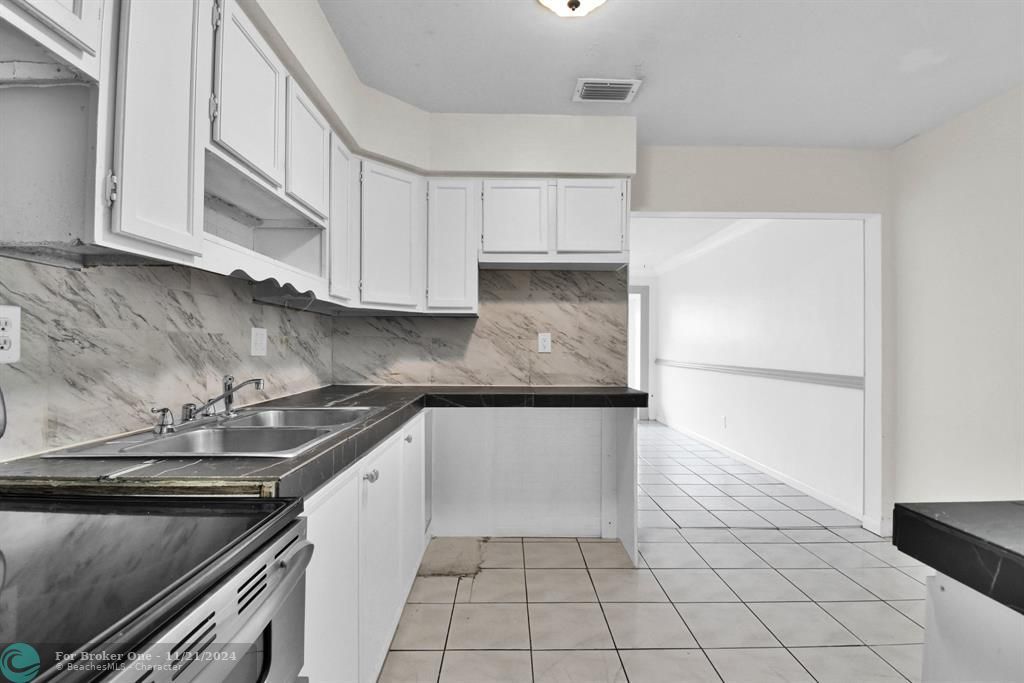 For Sale: $2,200 (2 beds, 1 baths, 1609 Square Feet)