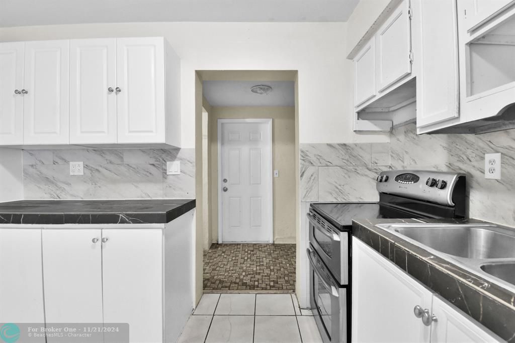 For Sale: $2,200 (2 beds, 1 baths, 1609 Square Feet)