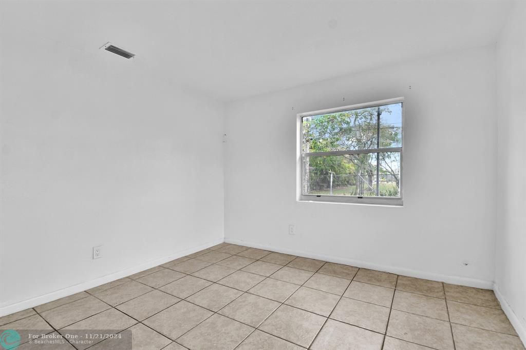 For Sale: $2,200 (2 beds, 1 baths, 1609 Square Feet)