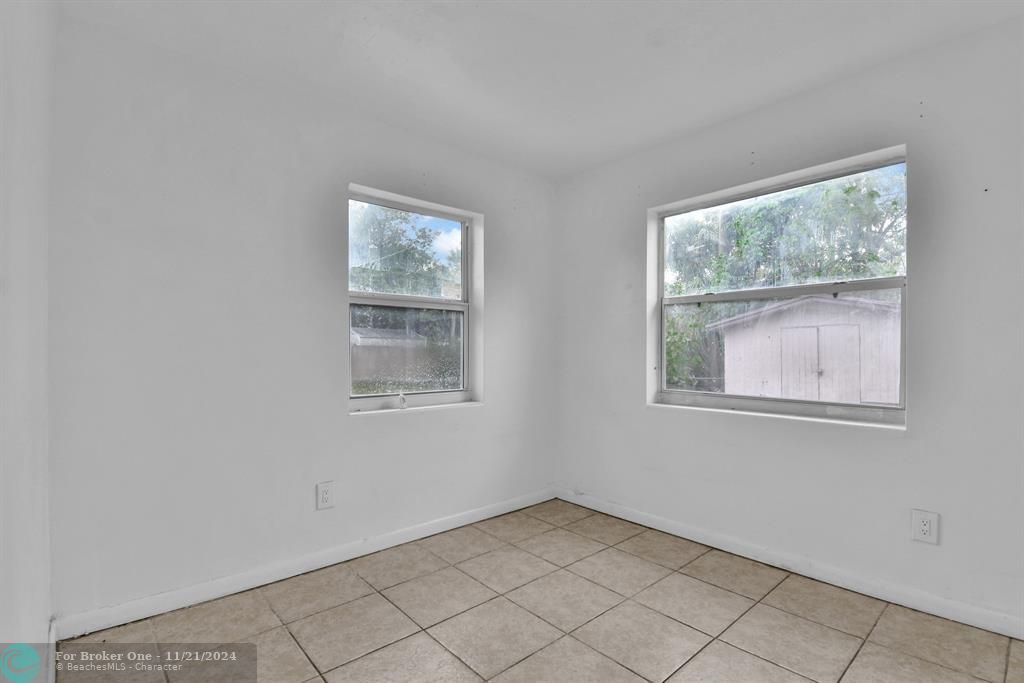 For Sale: $2,200 (2 beds, 1 baths, 1609 Square Feet)