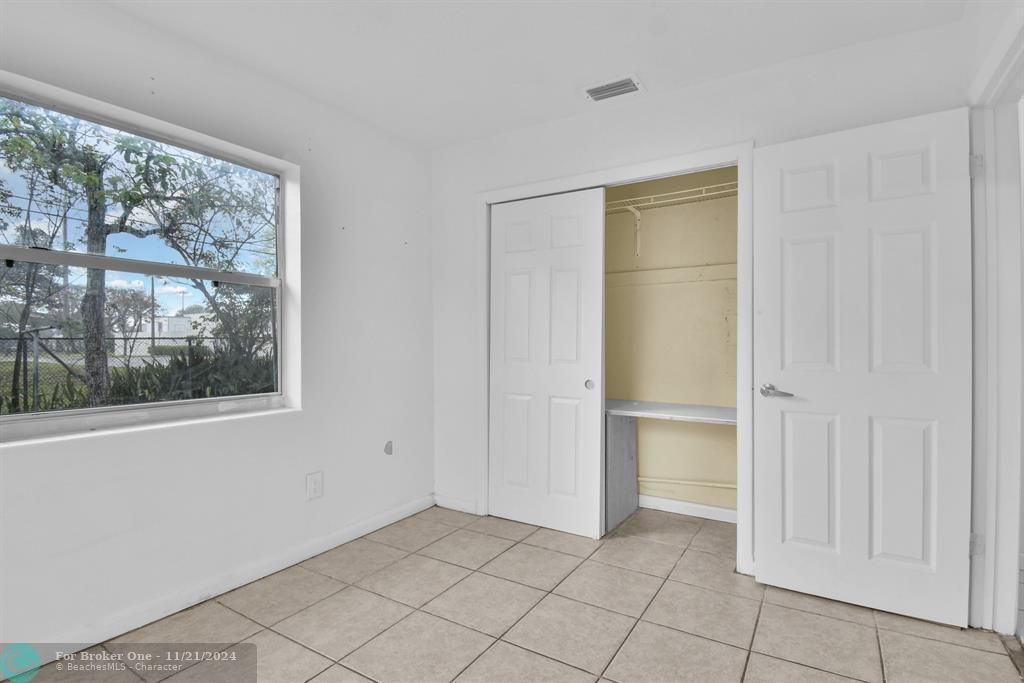 For Sale: $2,200 (2 beds, 1 baths, 1609 Square Feet)