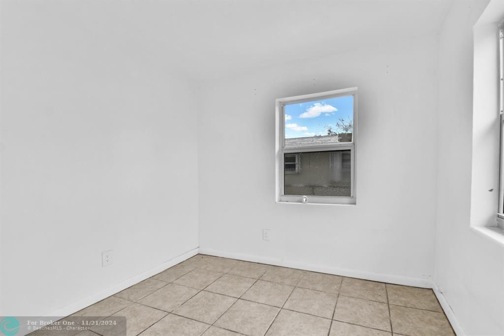 For Sale: $2,200 (2 beds, 1 baths, 1609 Square Feet)