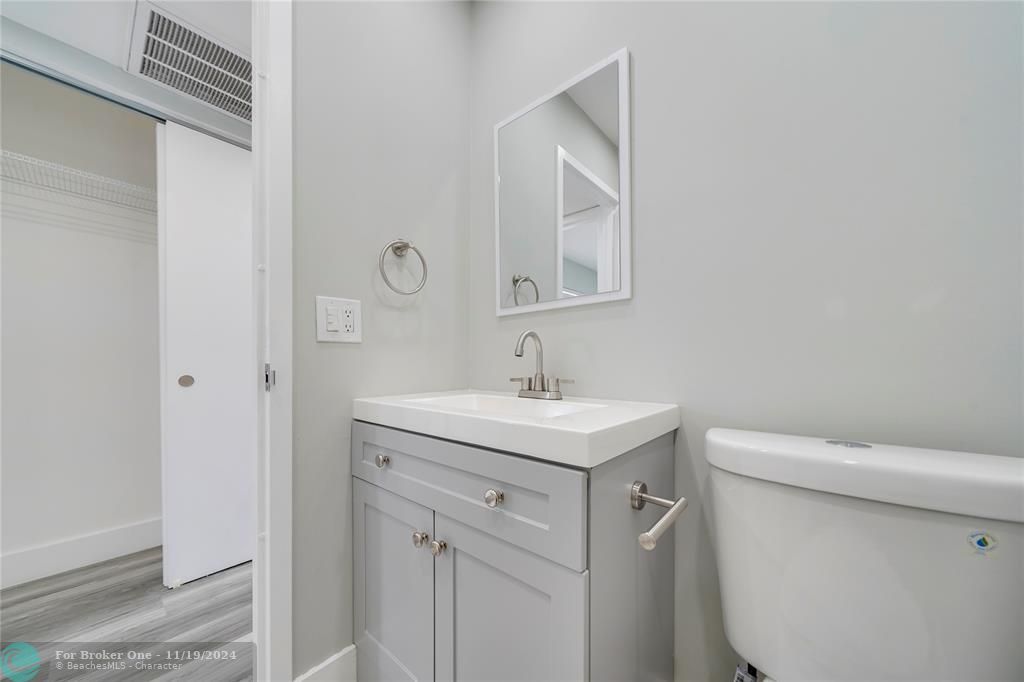 For Sale: $144,900 (1 beds, 1 baths, 726 Square Feet)