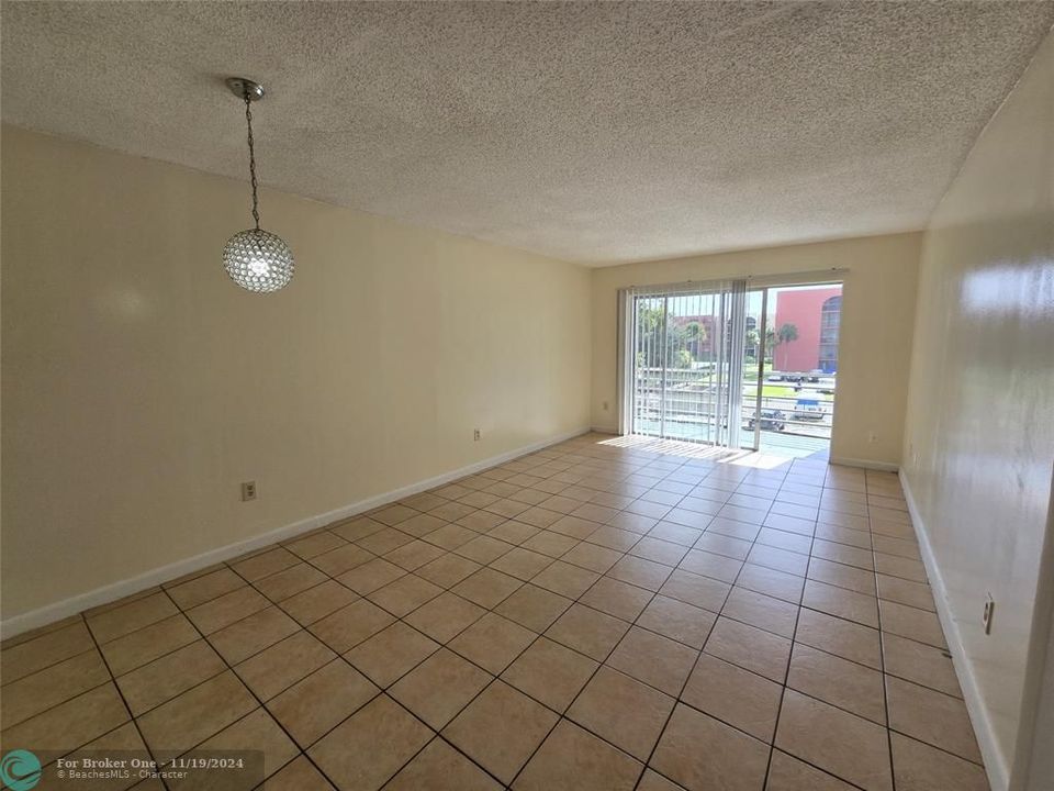 For Rent: $1,500 (1 beds, 1 baths, 735 Square Feet)