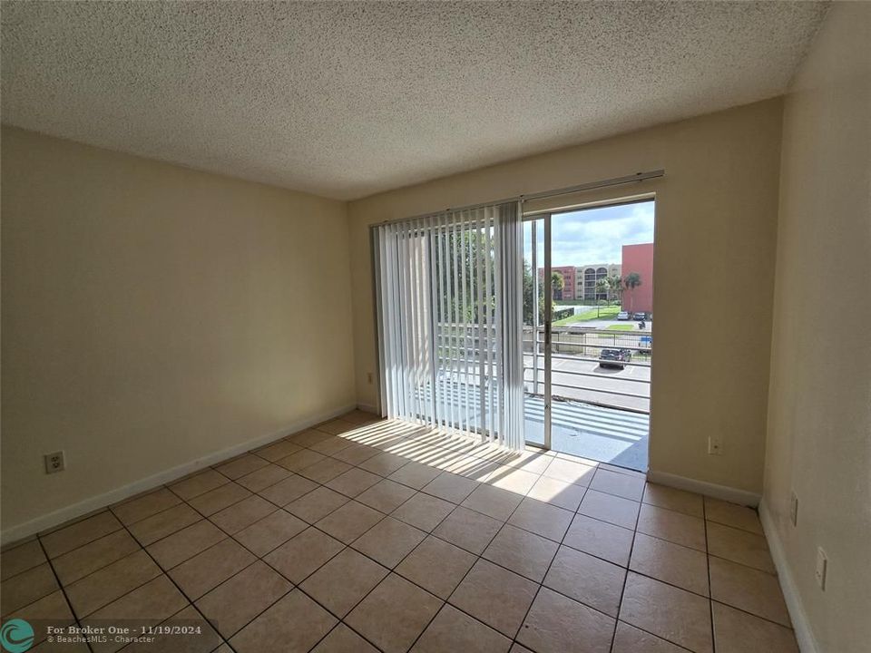 For Rent: $1,500 (1 beds, 1 baths, 735 Square Feet)