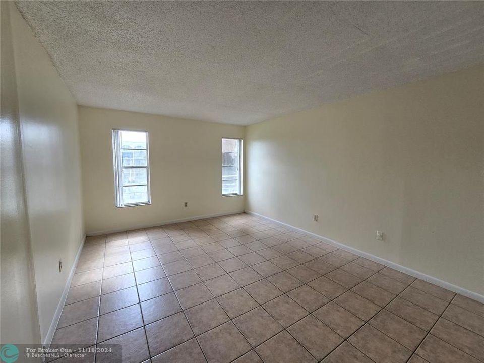 For Rent: $1,500 (1 beds, 1 baths, 735 Square Feet)