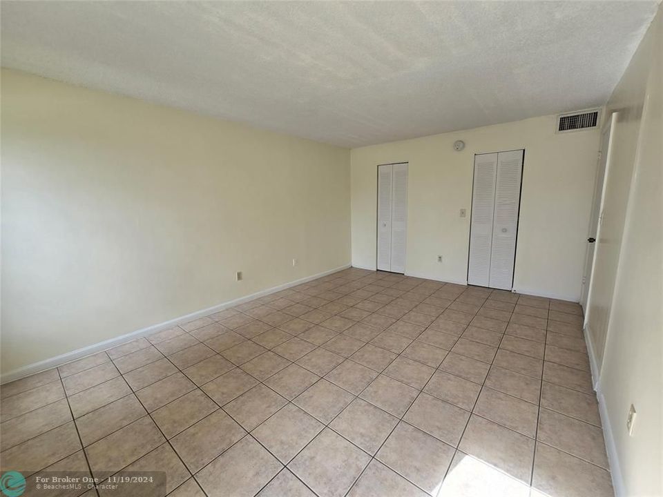 For Rent: $1,500 (1 beds, 1 baths, 735 Square Feet)