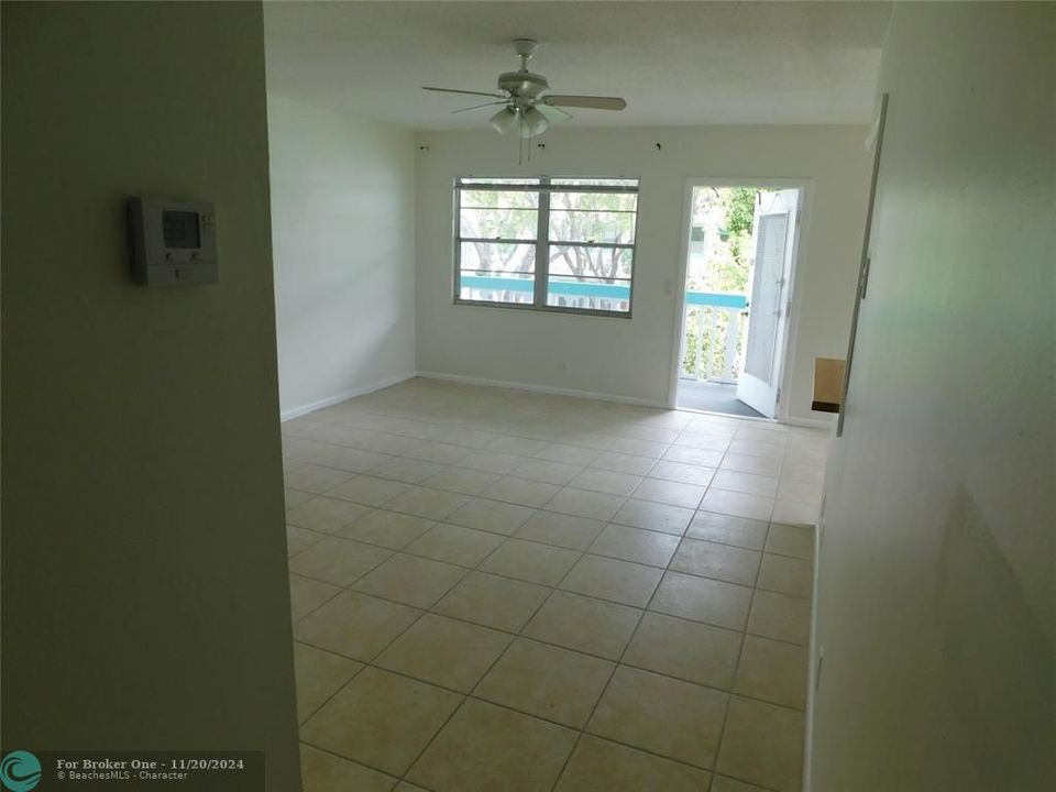 For Sale: $169,000 (2 beds, 1 baths, 828 Square Feet)