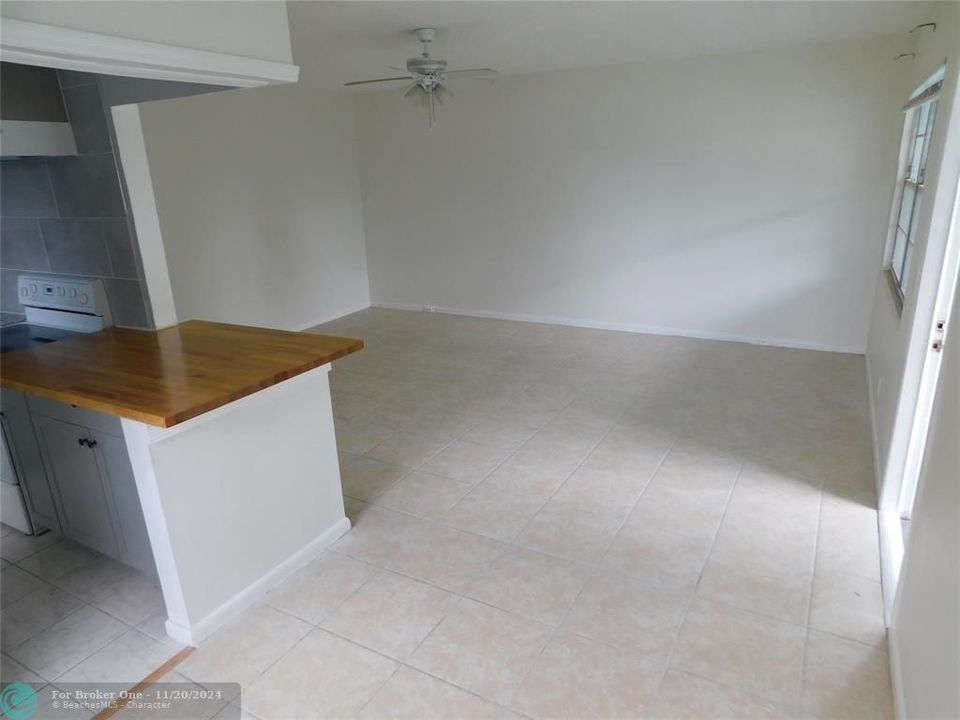 For Sale: $169,000 (2 beds, 1 baths, 828 Square Feet)