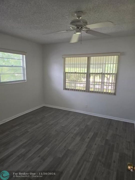 For Sale: $169,000 (2 beds, 1 baths, 828 Square Feet)