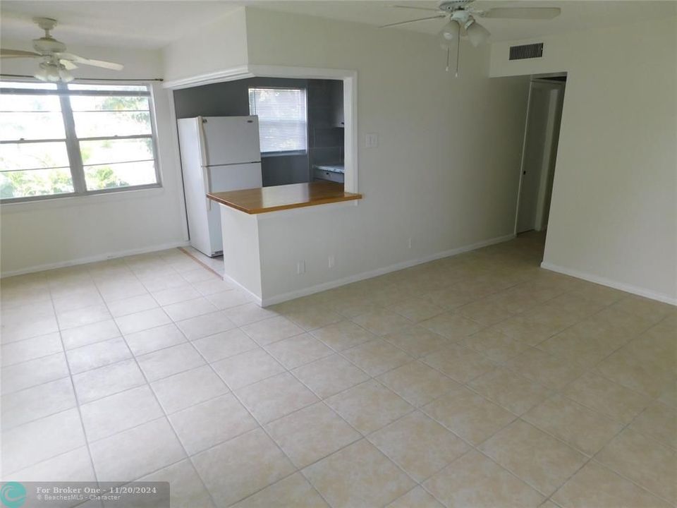 For Sale: $169,000 (2 beds, 1 baths, 828 Square Feet)