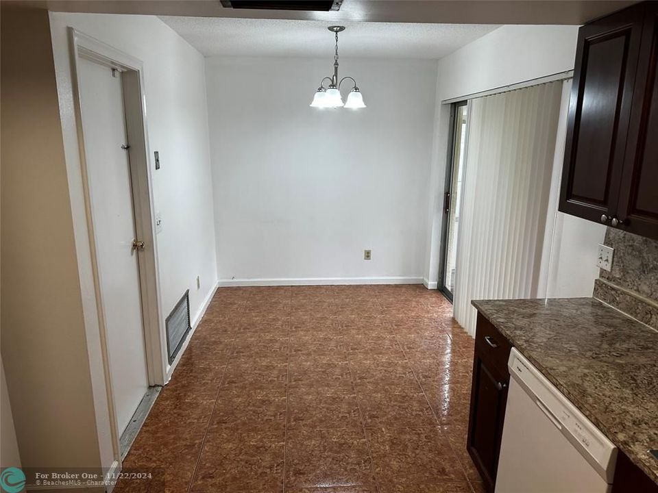 For Rent: $2,700 (2 beds, 2 baths, 1200 Square Feet)