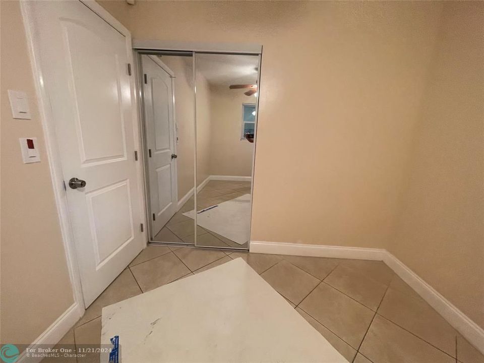 For Sale: $285,000 (2 beds, 1 baths, 702 Square Feet)