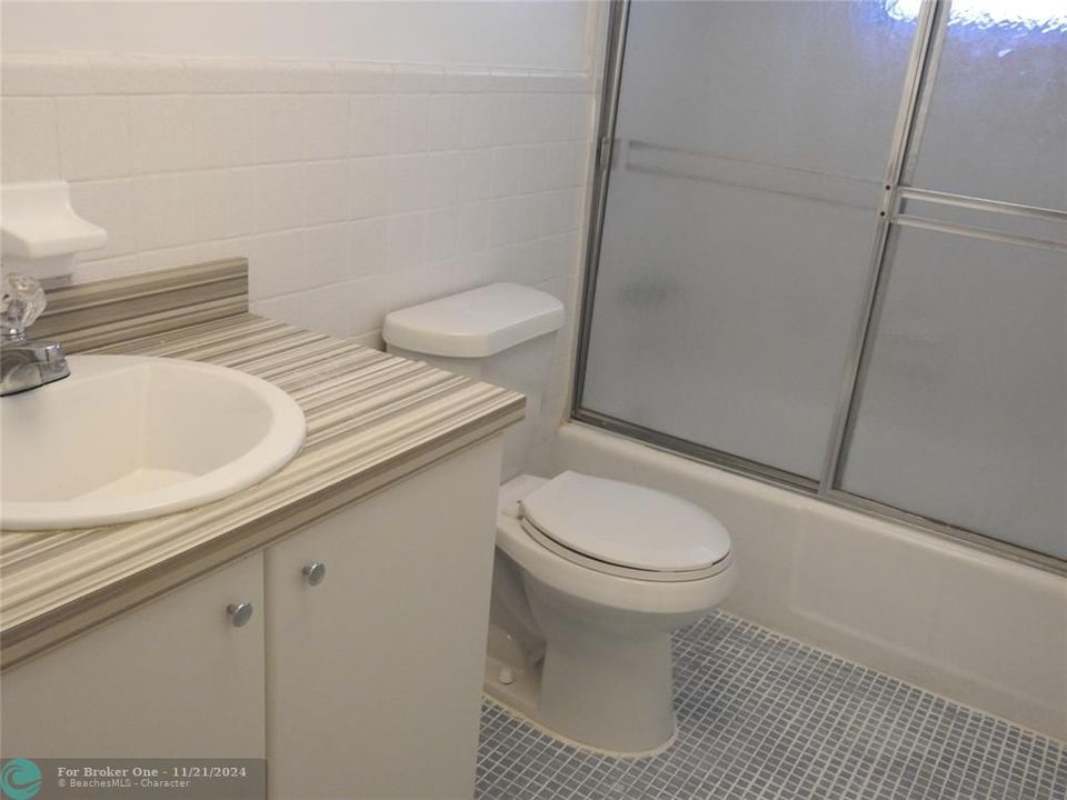 For Sale: $1,950 (2 beds, 2 baths, 750 Square Feet)