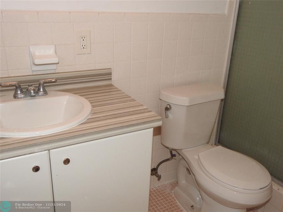 For Sale: $1,950 (2 beds, 2 baths, 750 Square Feet)