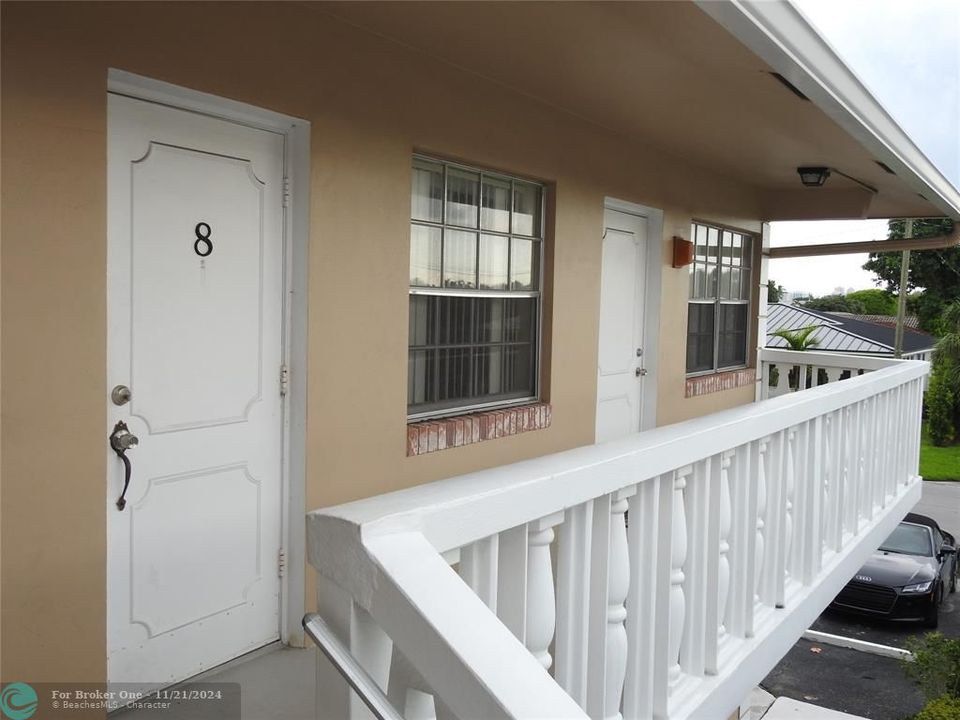 For Sale: $1,950 (2 beds, 2 baths, 750 Square Feet)