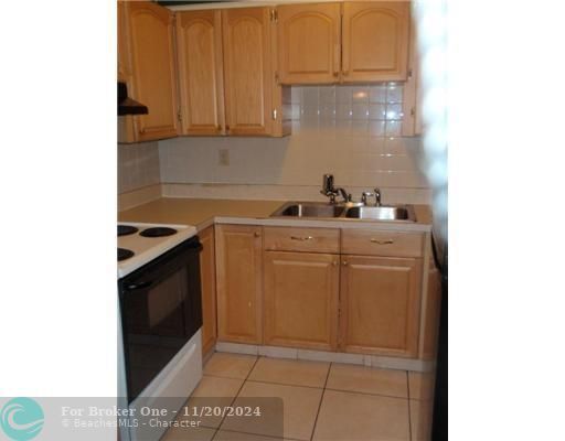 For Sale: $220,000 (2 beds, 2 baths, 910 Square Feet)