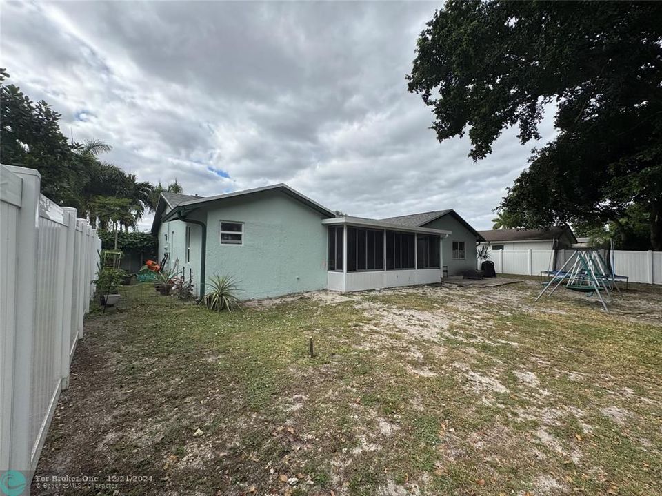 For Sale: $590,000 (4 beds, 2 baths, 1899 Square Feet)