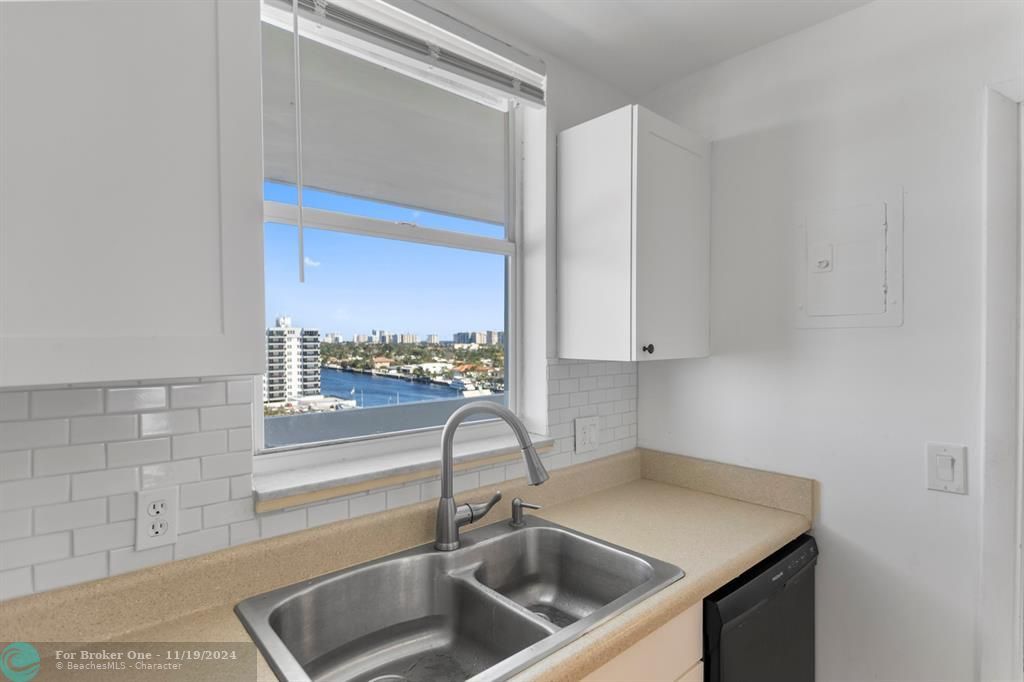 For Sale: $450,000 (2 beds, 2 baths, 1400 Square Feet)