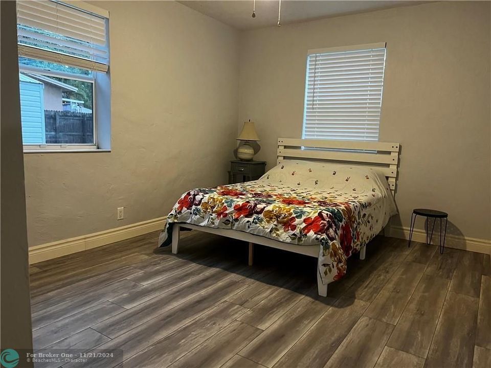 For Sale: $2,350 (2 beds, 1 baths, 796 Square Feet)