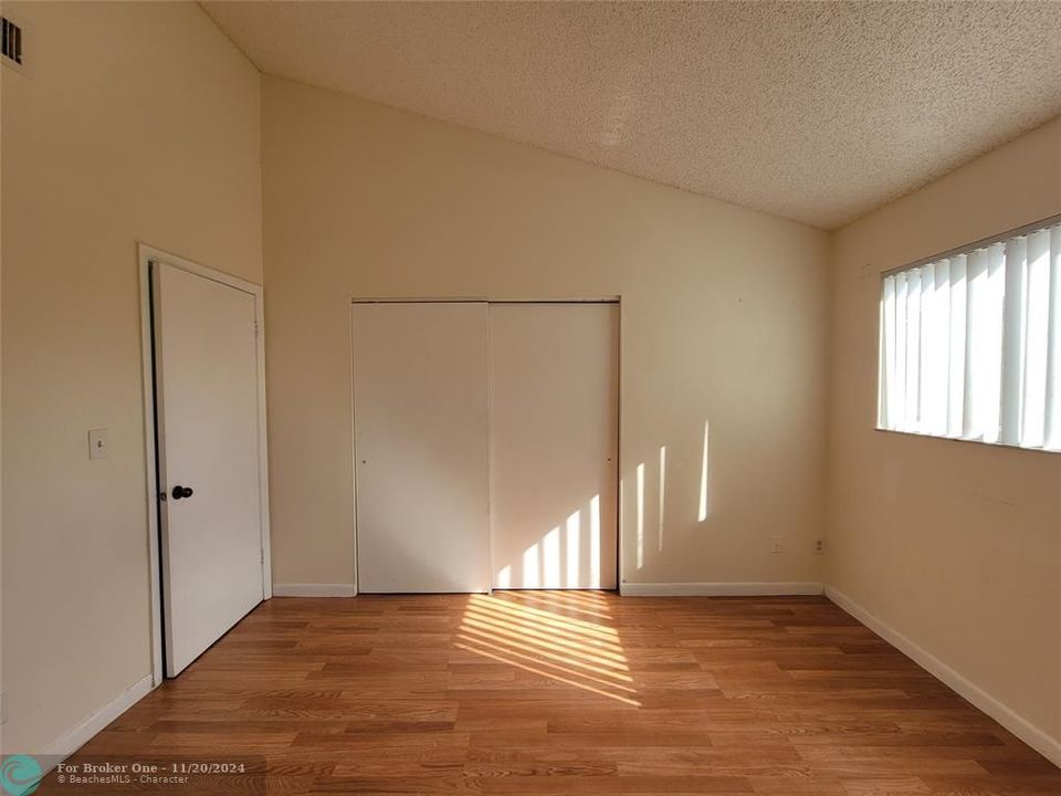 For Rent: $1,950 (2 beds, 2 baths, 1096 Square Feet)