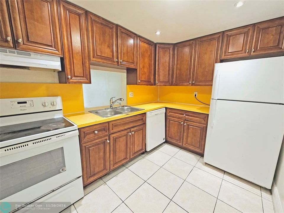 For Rent: $1,700 (2 beds, 2 baths, 959 Square Feet)