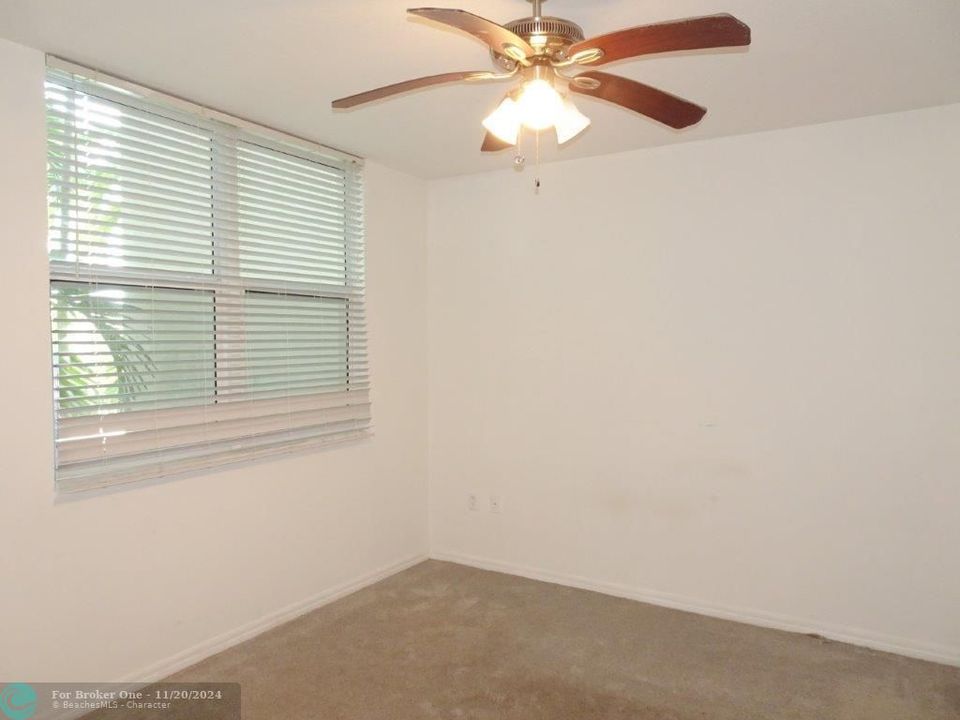 For Sale: $350,000 (2 beds, 2 baths, 1130 Square Feet)