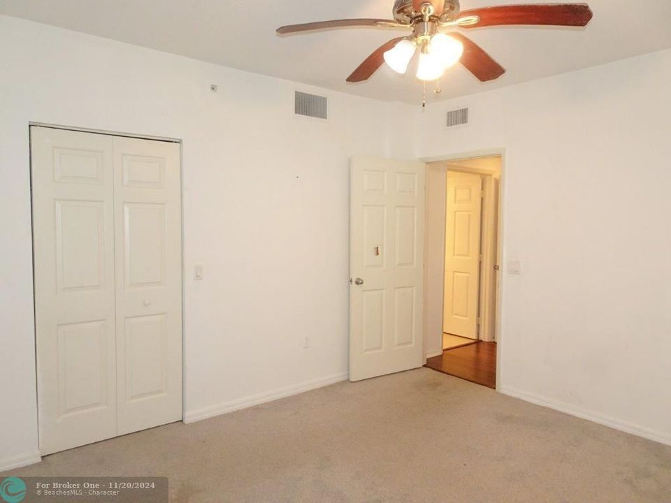 For Sale: $350,000 (2 beds, 2 baths, 1130 Square Feet)