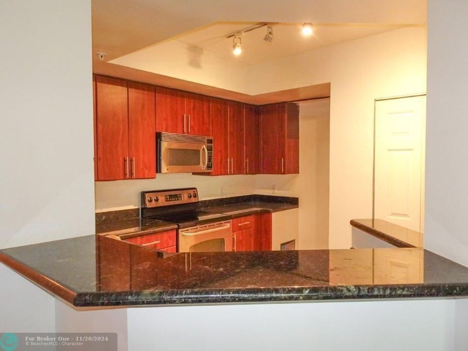 For Sale: $350,000 (2 beds, 2 baths, 1130 Square Feet)