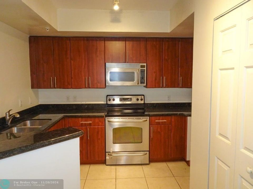 For Sale: $350,000 (2 beds, 2 baths, 1130 Square Feet)