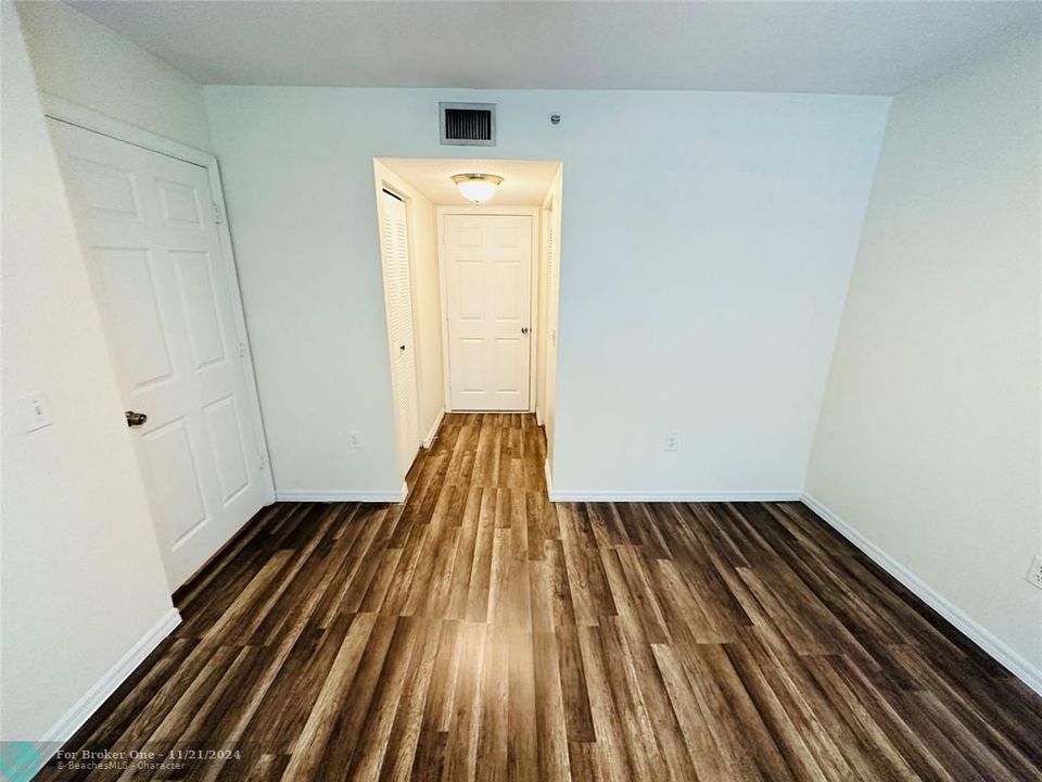 For Rent: $1,900 (2 beds, 2 baths, 1060 Square Feet)